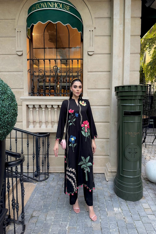 EBONY FLORAL| TAPESTRY| RJ'S PRET